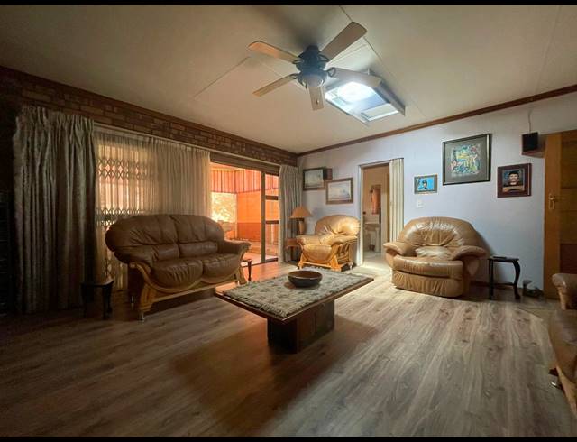 3 BEDROOM HOUSE FOR SALE IN CASSELDALE
